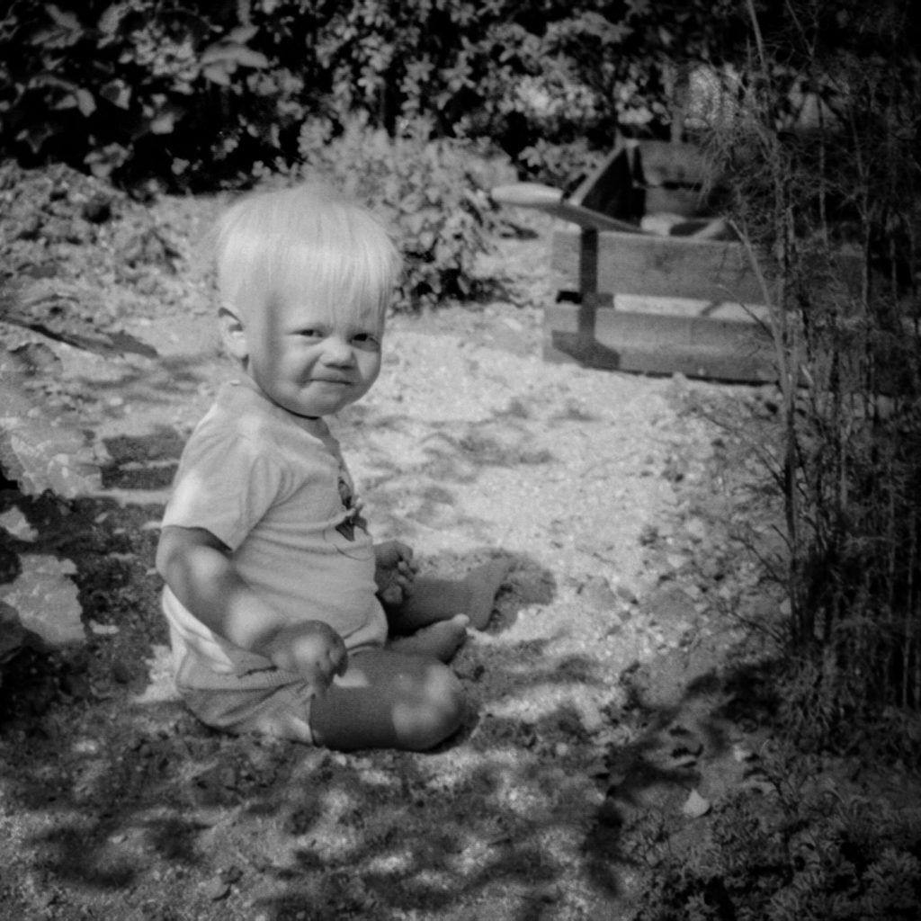 Rasmus i køkkenhaven Lynge